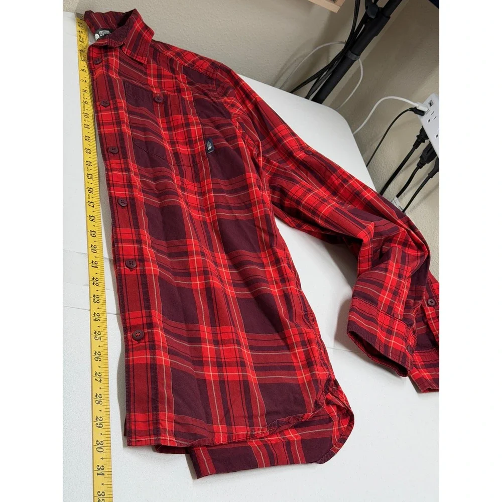 The North Face Shirt Mens Medium Red‎ Plaid Long Sleeve Button Up Casual Autumn